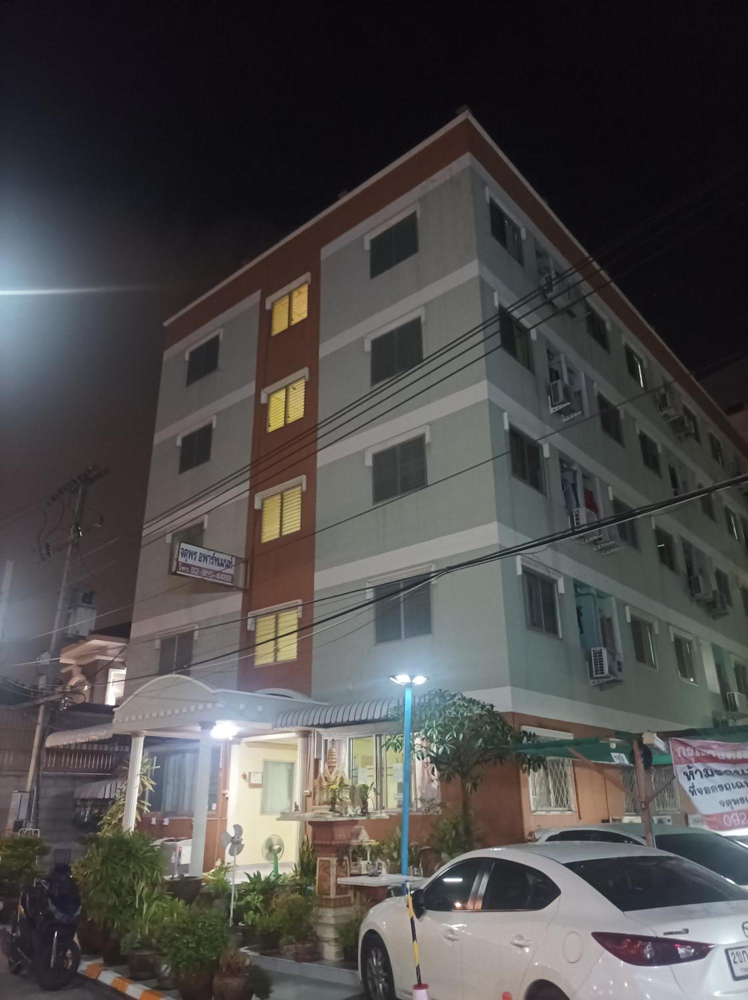 Apartamento Jatuporn A3 Rangsit Exterior foto